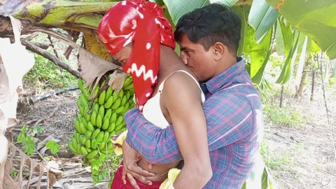 Die gut ausgestattete Shemale Permi_Pooja teilt ihre Liebe mit Raaj123 in der freien Natur.